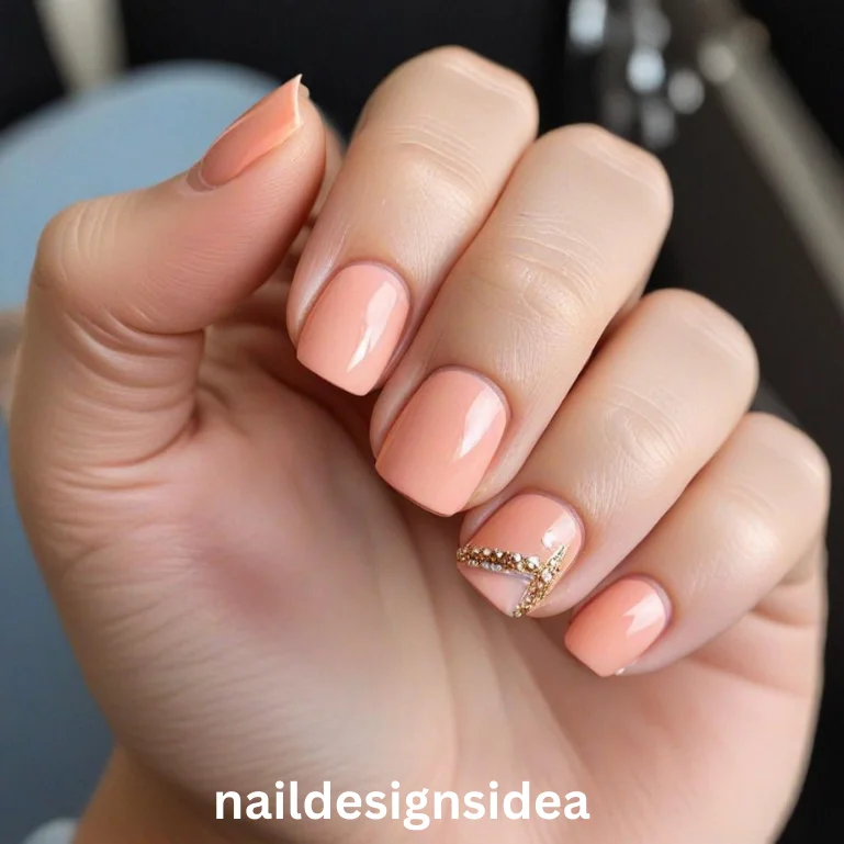 Short nail designs can complement any occasion, whether a business meeting, a casual day out, or a night on the town. 