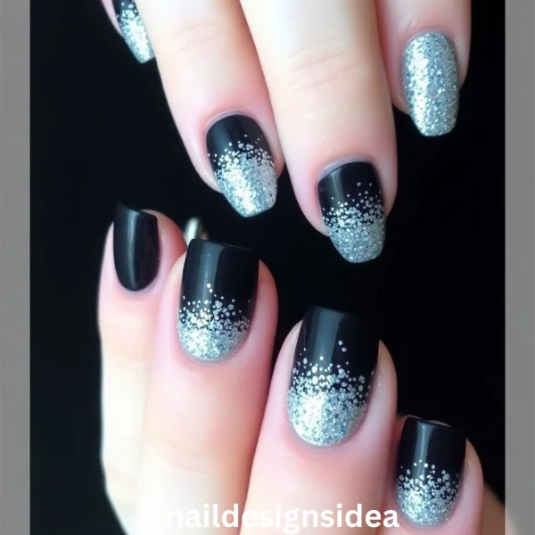 . This glamorous design is great for DIY Christmas nails and transitions beautifully into a New Year’s celebration, giving you a touch of sparkle and excitement.