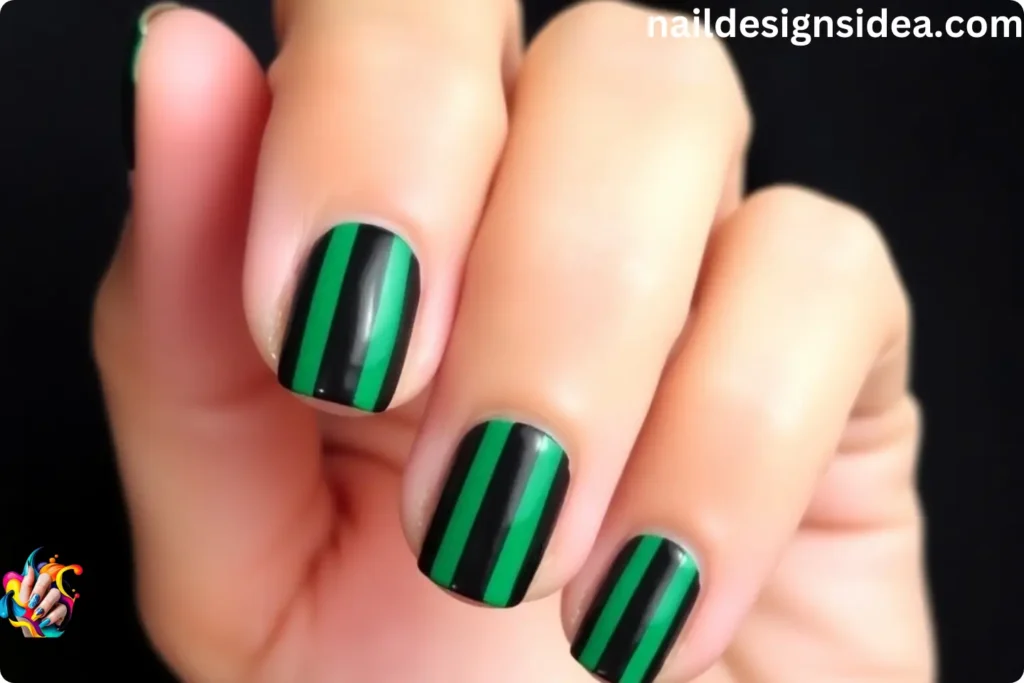 Minimalist Stripes in Rasta Colors Nails
